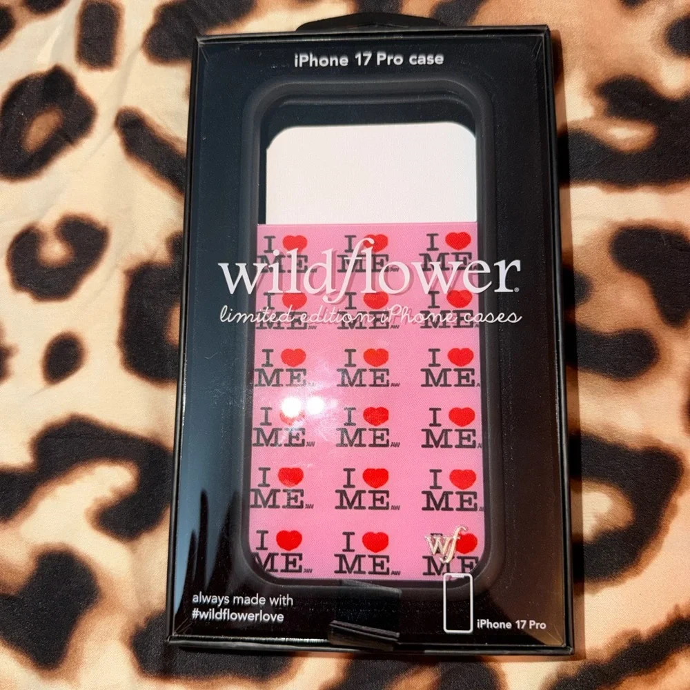 NWT Wildflower I ❤️ ME 17 Pro Case